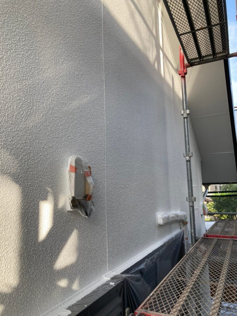 福岡県福岡市 K様邸【住宅塗装】作業工程:外壁の中塗りと上塗り 写真7