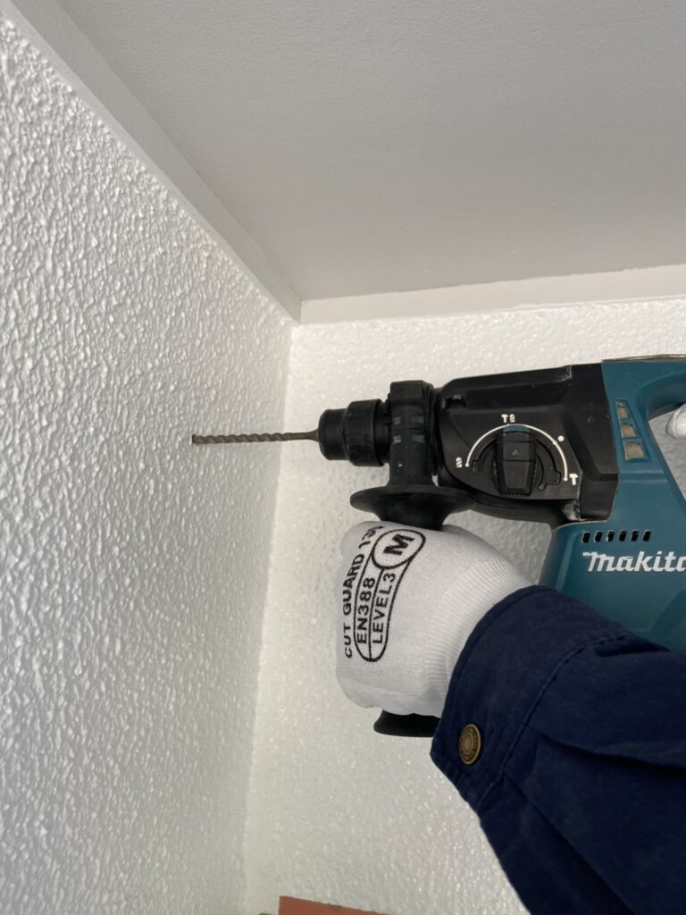 福岡県福岡市 K様邸【住宅塗装】作業工程:木製扉塗装と防犯カメラ取付 写真10