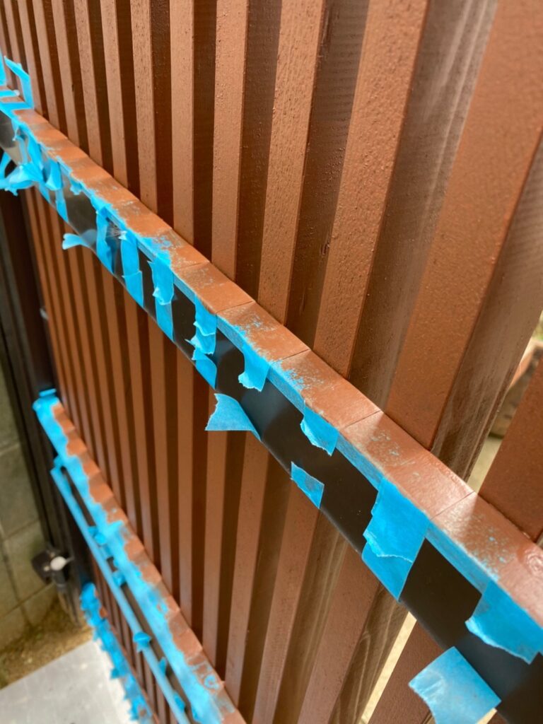 福岡県福岡市 K様邸【住宅塗装】作業工程:木製扉塗装と防犯カメラ取付 写真4