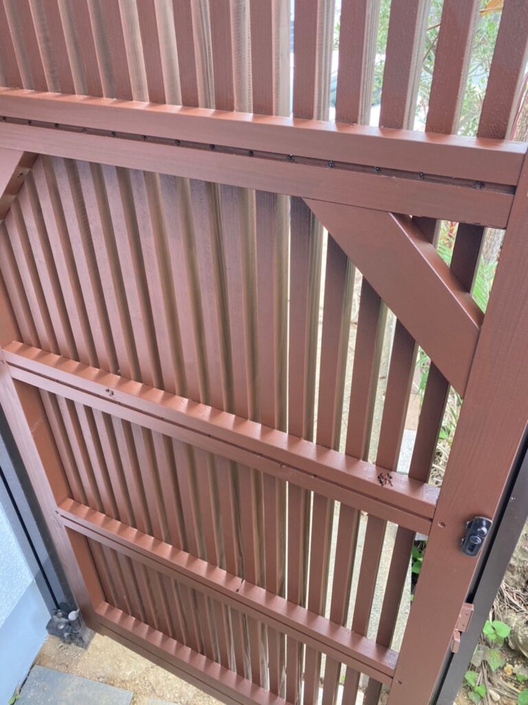 福岡県福岡市 K様邸【住宅塗装】作業工程:木製扉塗装と防犯カメラ取付 写真5