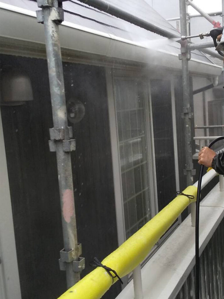 福岡県那珂川市 M様邸【住宅塗装】作業工程:高圧洗浄 写真4