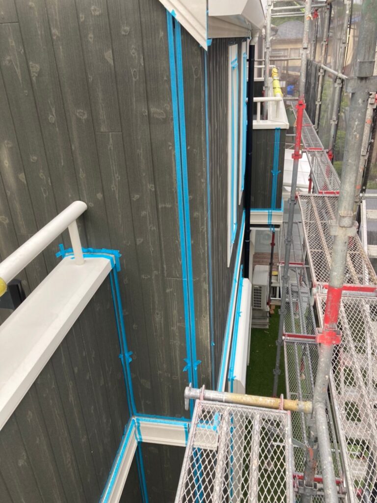 福岡県那珂川市 M様邸【住宅塗装】作業工程:旧コーキング撤去と養生 写真10