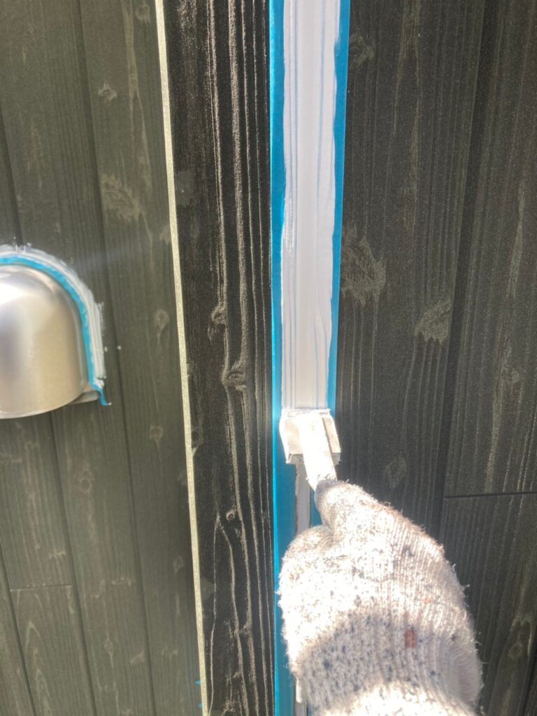 福岡県那珂川市 M様邸【住宅塗装】作業工程:コーキング充填 写真7