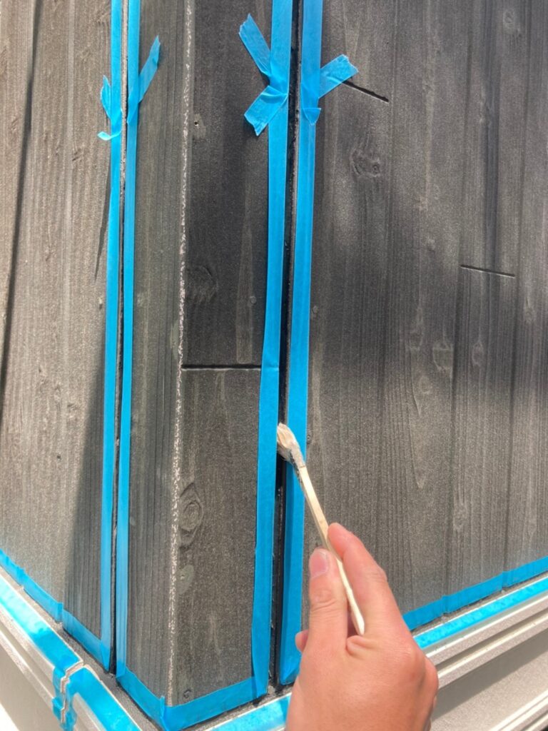 福岡県那珂川市 M様邸【住宅塗装】作業工程:コーキング充填 写真2