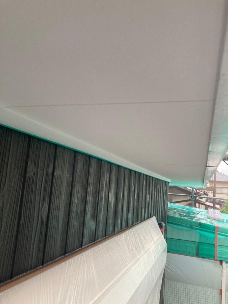 福岡県那珂川市 M様邸【住宅塗装】作業工程:外壁塗装の下塗りと軒天塗装 写真9