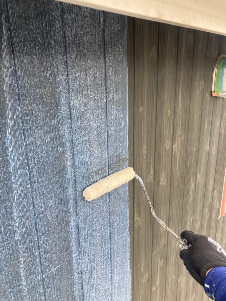 福岡県那珂川市 M様邸【住宅塗装】作業工程:外壁塗装の下塗りと軒天塗装 写真2