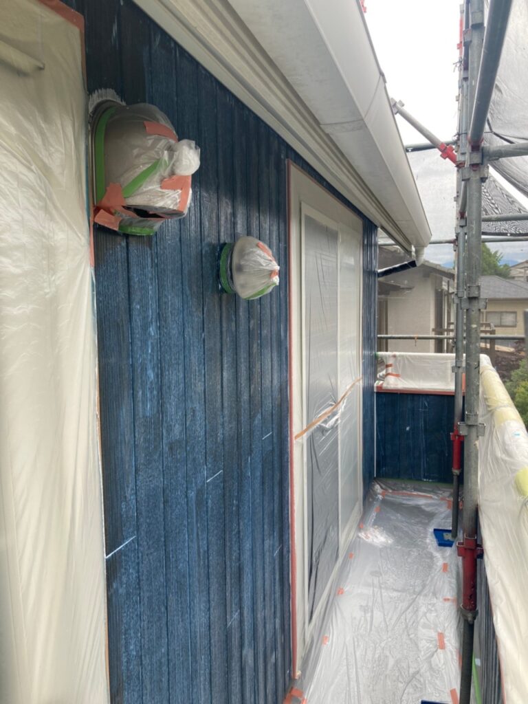 福岡県那珂川市 M様邸【住宅塗装】作業工程:外壁塗装の下塗りと軒天塗装 写真4