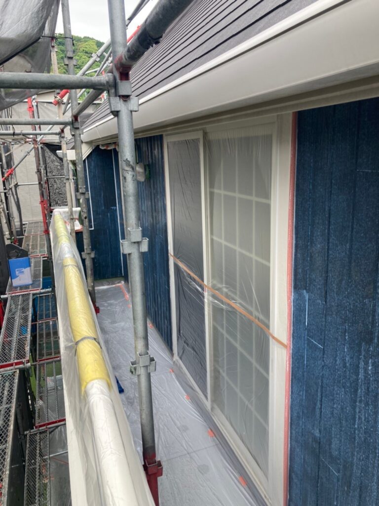 福岡県那珂川市 M様邸【住宅塗装】作業工程:外壁塗装の下塗りと軒天塗装 写真5