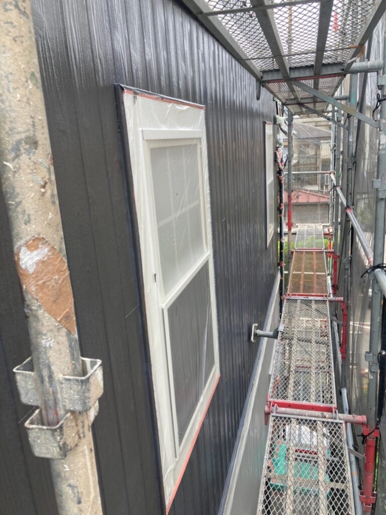 福岡県那珂川市 M様邸【住宅塗装】作業工程:外壁塗装の中塗り 写真6