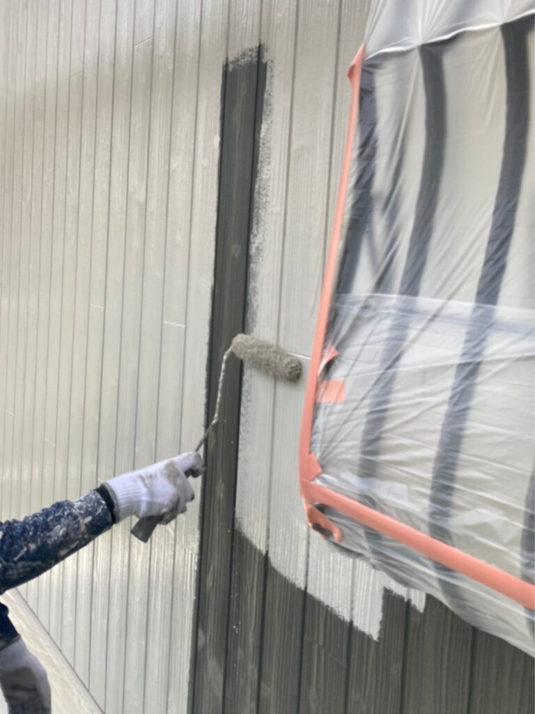 福岡県那珂川市 M様邸【住宅塗装】作業工程:外壁塗装の中塗り 写真2