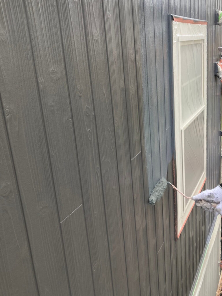 福岡県那珂川市 M様邸【住宅塗装】作業工程:外壁塗装の中塗り 写真5