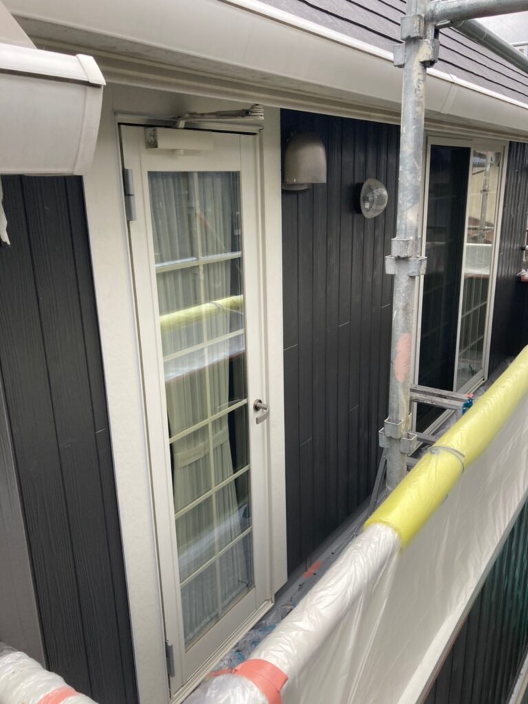 福岡県那珂川市 M様邸【住宅塗装】作業工程:外壁塗装の上塗り 写真8