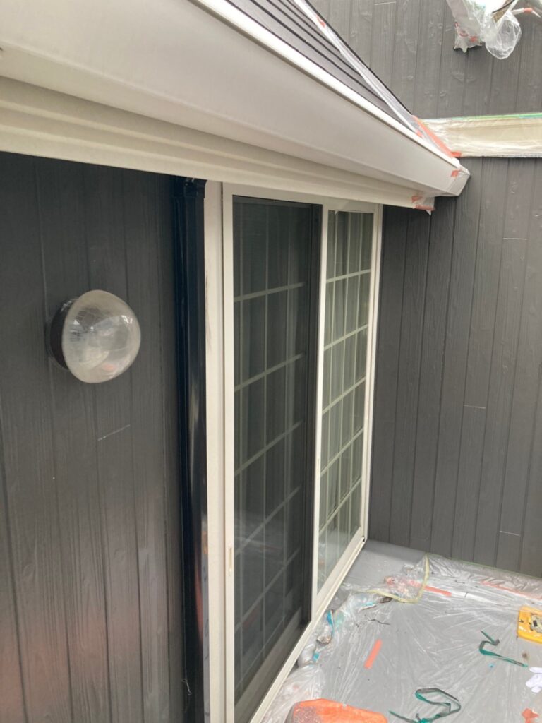 福岡県那珂川市 M様邸【住宅塗装】作業工程:外壁塗装の上塗り 写真9