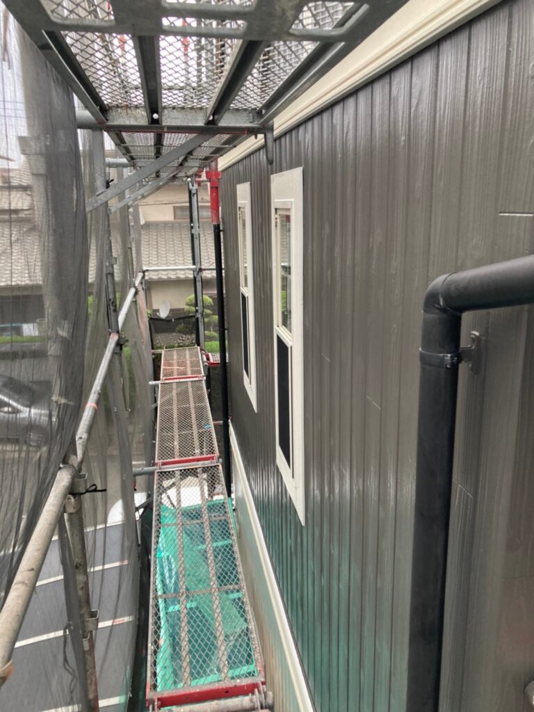 福岡県那珂川市 M様邸【住宅塗装】作業工程:外壁塗装の上塗り 写真10