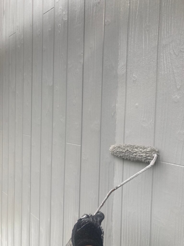 福岡県那珂川市 M様邸【住宅塗装】作業工程:外壁塗装の上塗り 写真2