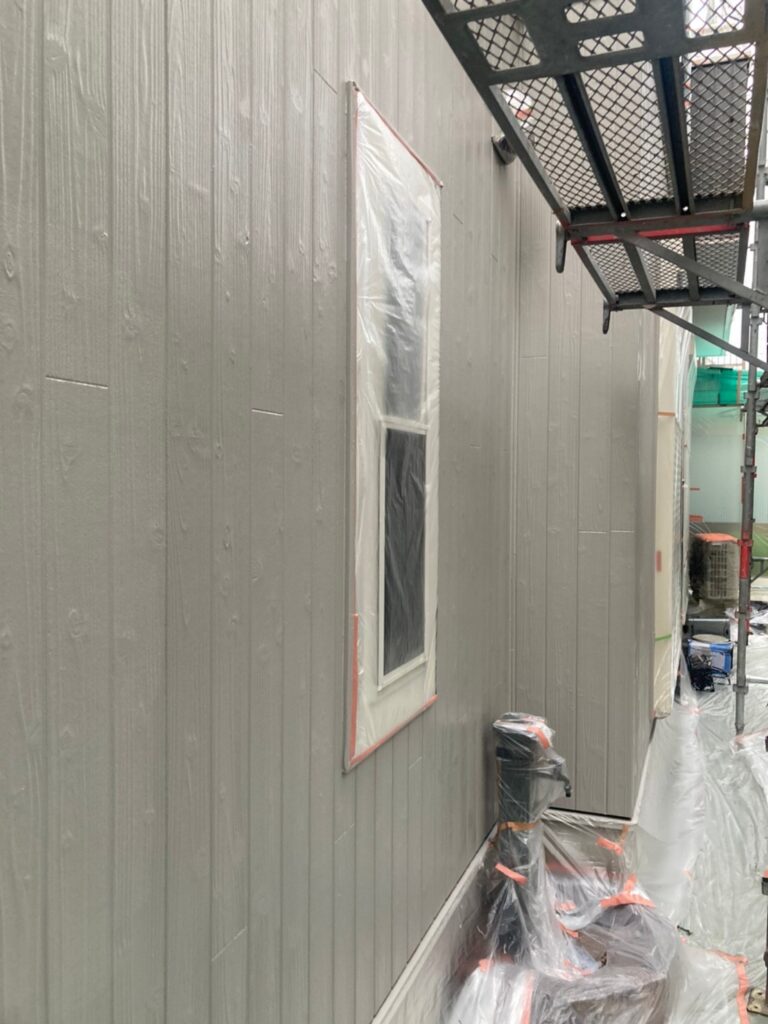 福岡県那珂川市 M様邸【住宅塗装】作業工程:外壁塗装の上塗り 写真4