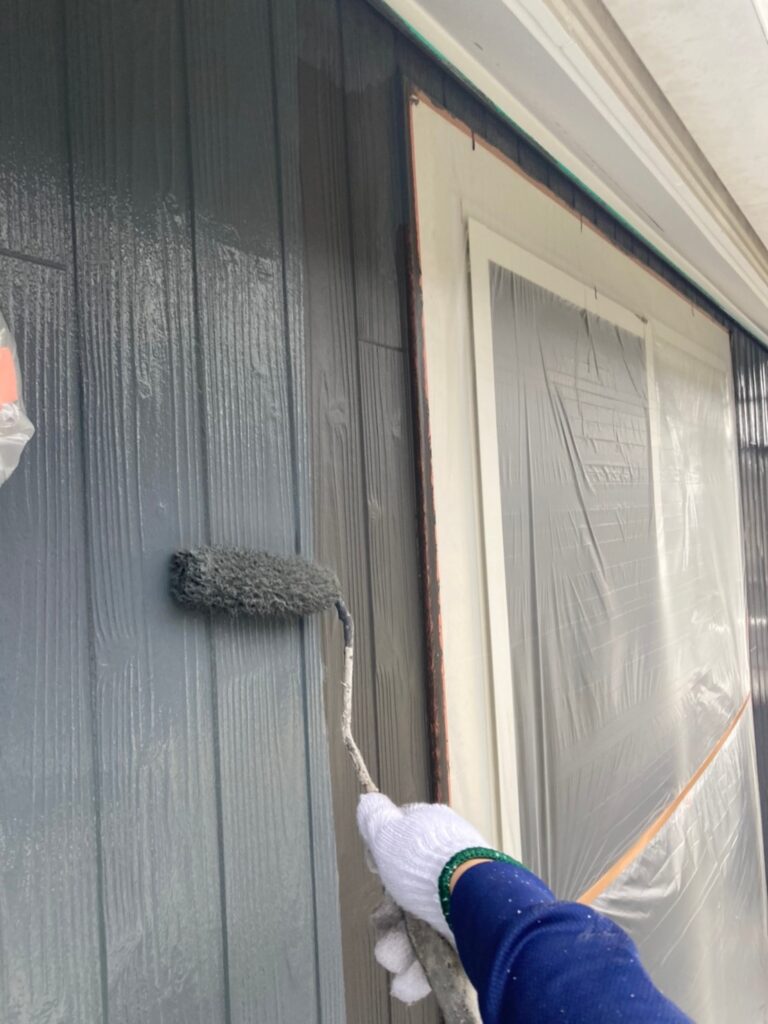 福岡県那珂川市 M様邸【住宅塗装】作業工程:外壁塗装の上塗り 写真5