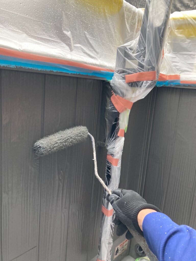 福岡県那珂川市 M様邸【住宅塗装】作業工程:外壁塗装の上塗り 写真6