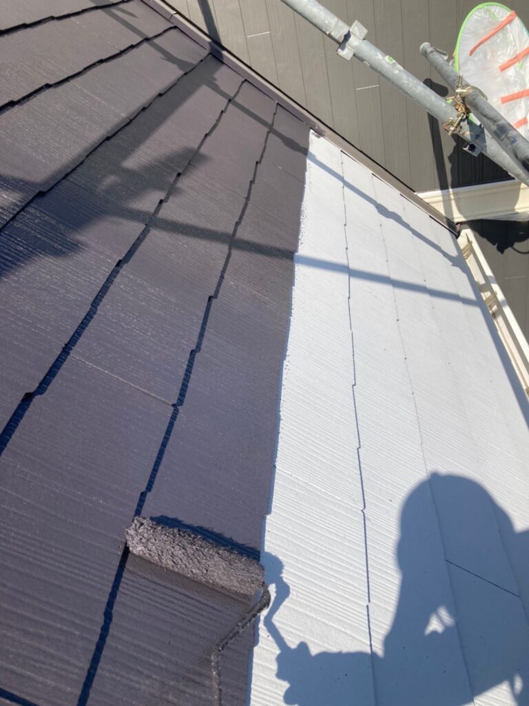 福岡県那珂川市 M様邸【住宅塗装】作業工程:屋根塗装の中塗り 写真2