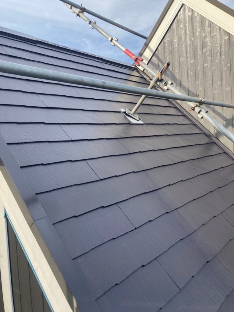 福岡県那珂川市 M様邸【住宅塗装】作業工程:屋根塗装の中塗り 写真5