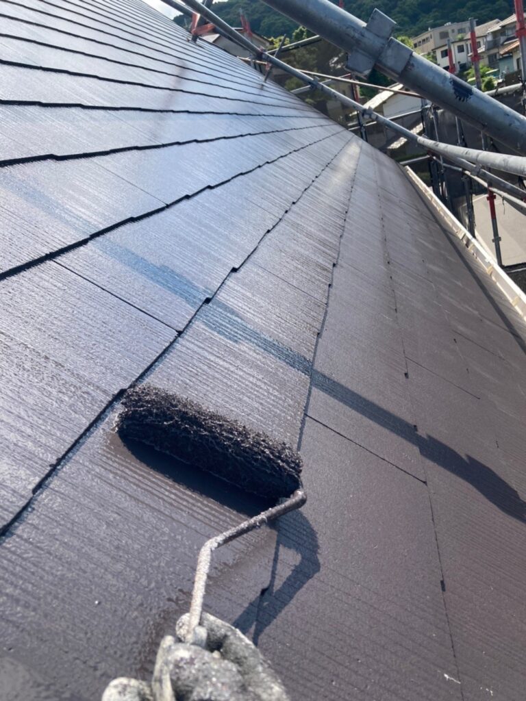 福岡県那珂川市 M様邸【住宅塗装】作業工程:屋根塗装の上塗り 写真2
