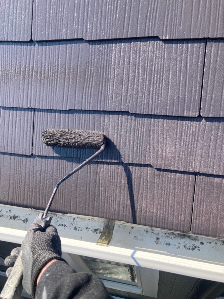 福岡県那珂川市 M様邸【住宅塗装】作業工程:屋根塗装の上塗り 写真3