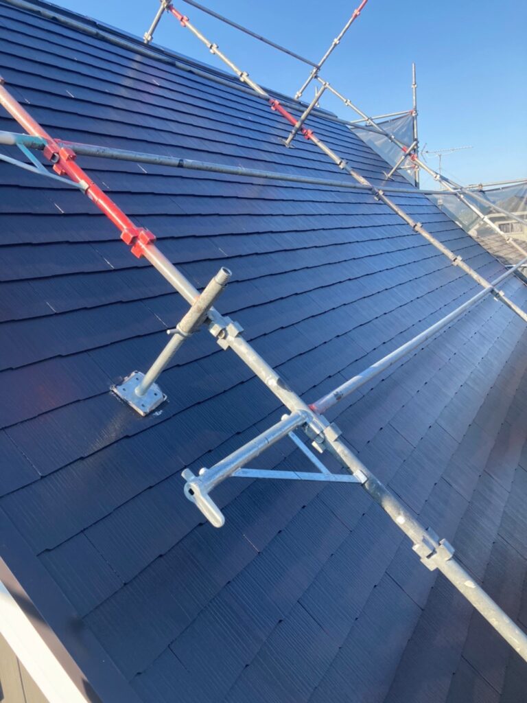 福岡県那珂川市 M様邸【住宅塗装】作業工程:屋根塗装の上塗り 写真5