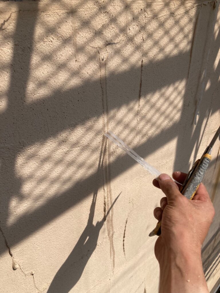 福岡県飯塚市 O様邸【住宅塗装】作業工程:旧コーキング撤去 写真2