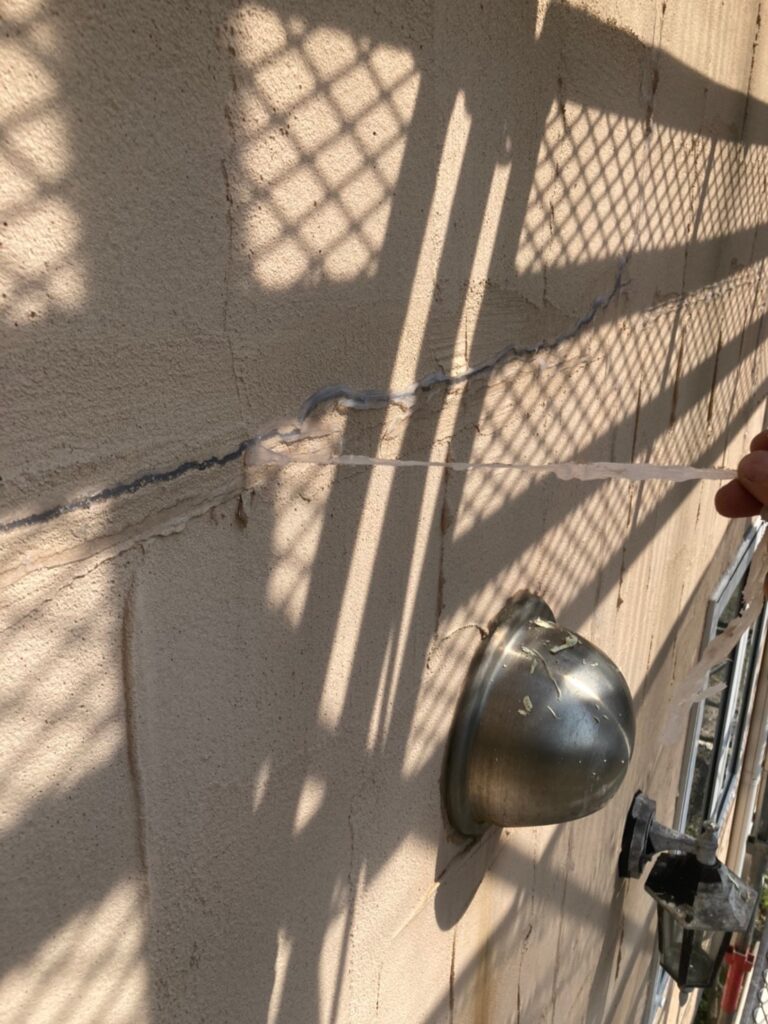 福岡県飯塚市 O様邸【住宅塗装】作業工程:旧コーキング撤去 写真4