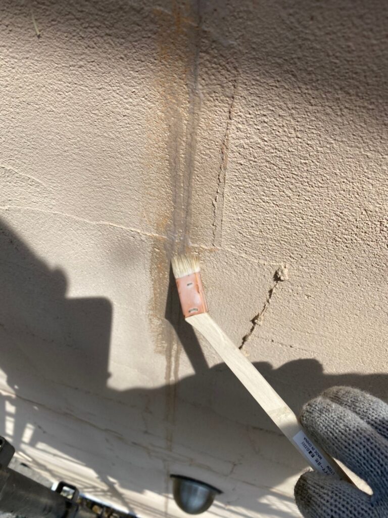 福岡県飯塚市 O様邸【住宅塗装】作業工程:外壁クラック補修 写真10