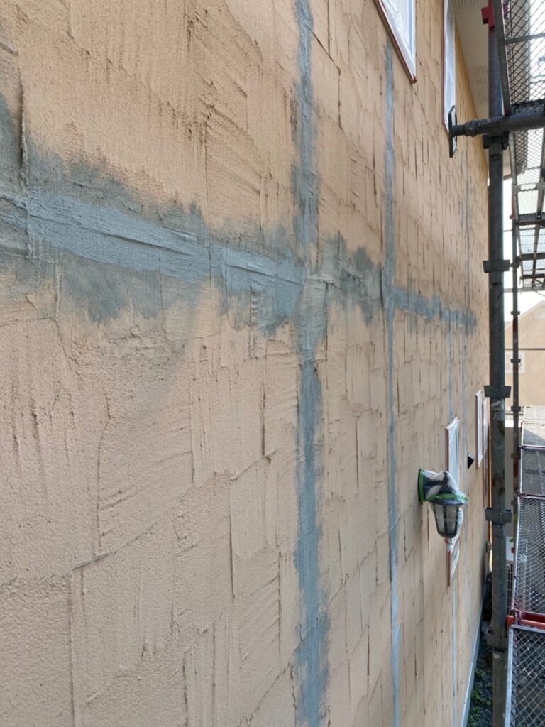 福岡県飯塚市 O様邸【住宅塗装】作業工程:外壁クラック補修 写真7