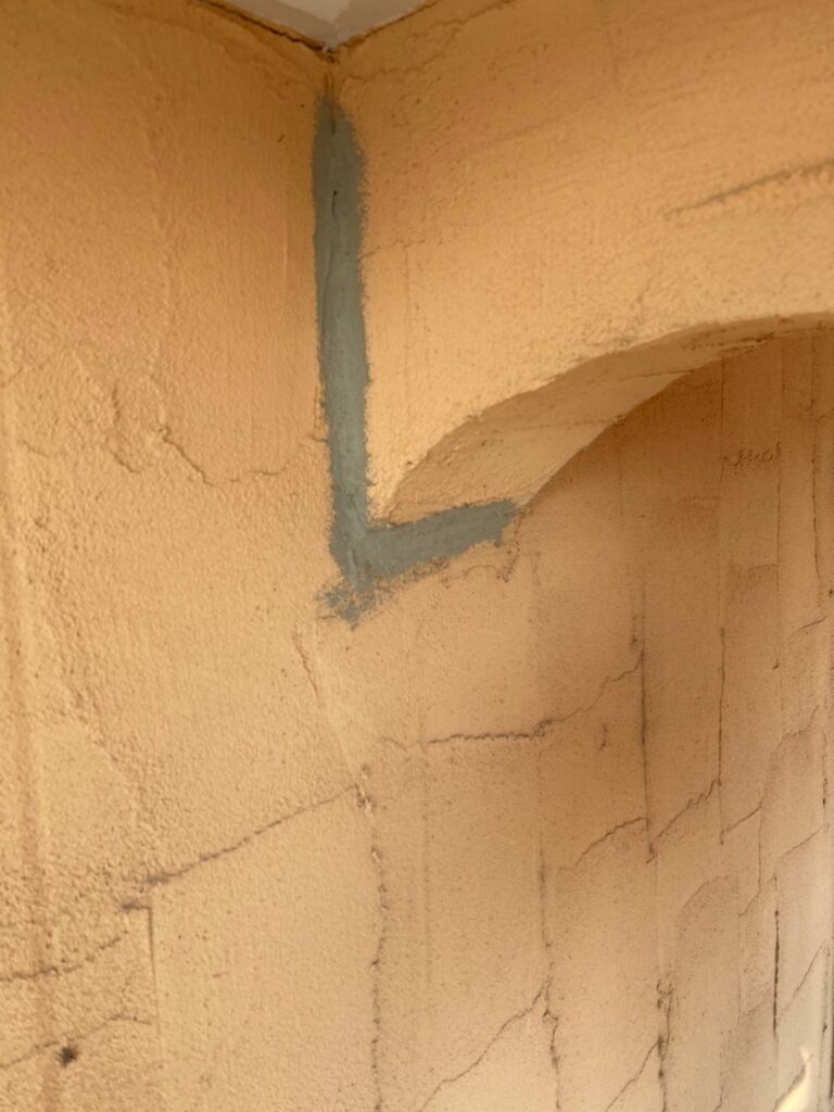 福岡県飯塚市 O様邸【住宅塗装】作業工程:外壁クラック補修 写真8