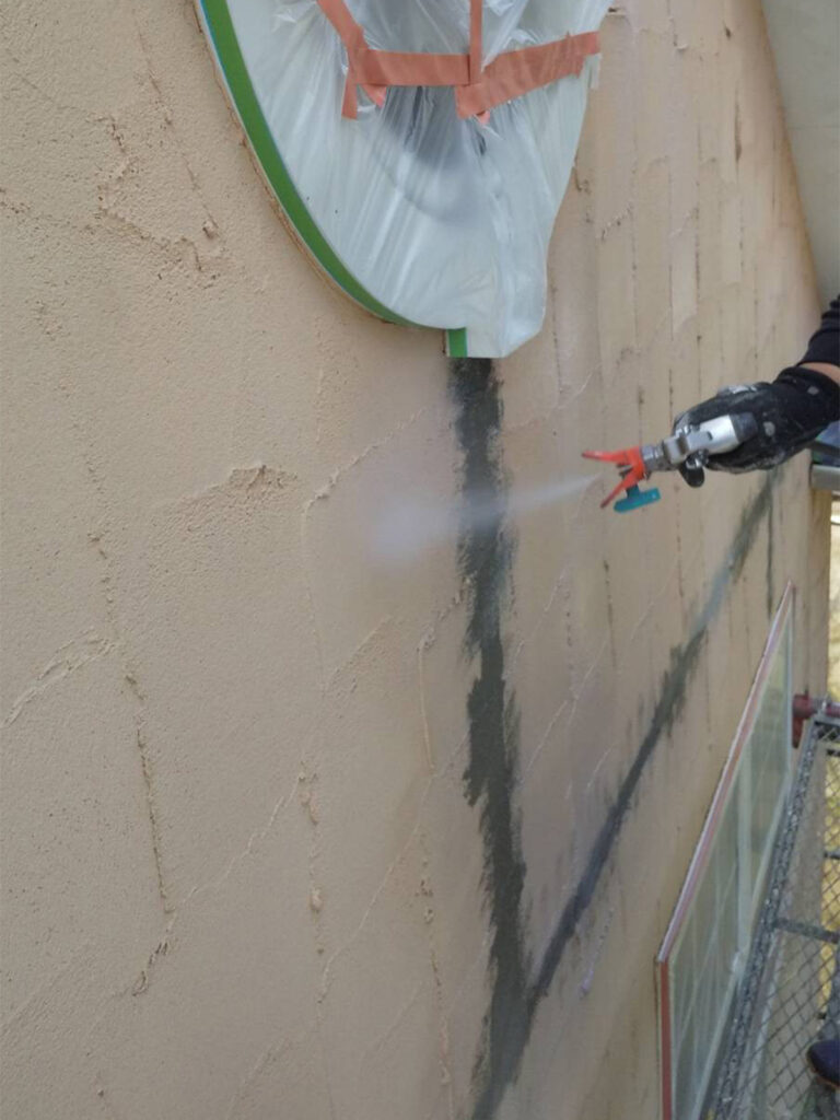 福岡県飯塚市 O様邸【住宅塗装】作業工程:外壁塗装の下塗り1回目 写真4