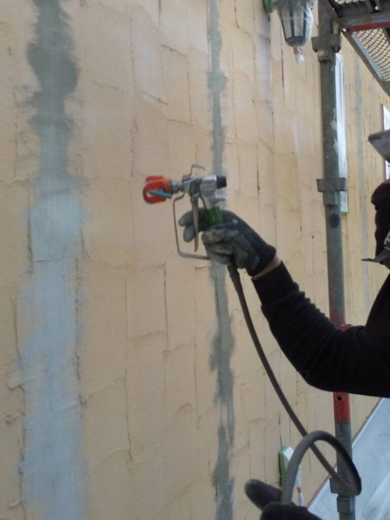 福岡県飯塚市 O様邸【住宅塗装】作業工程:外壁塗装の下塗り1回目 写真5