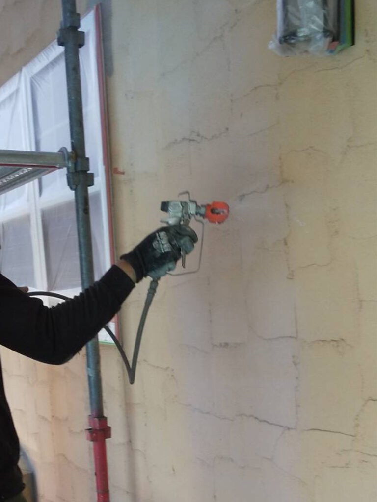 福岡県飯塚市 O様邸【住宅塗装】作業工程:外壁塗装の下塗り1回目 写真6