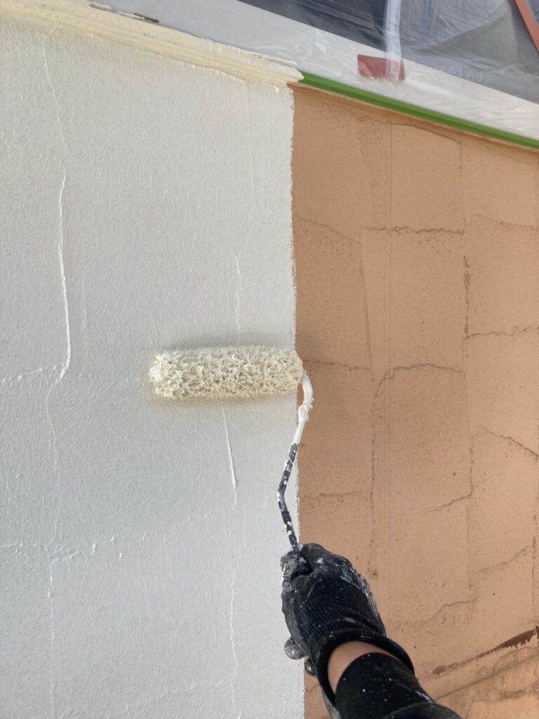 福岡県飯塚市 O様邸【住宅塗装】作業工程:外壁塗装の下塗り2回目 写真3