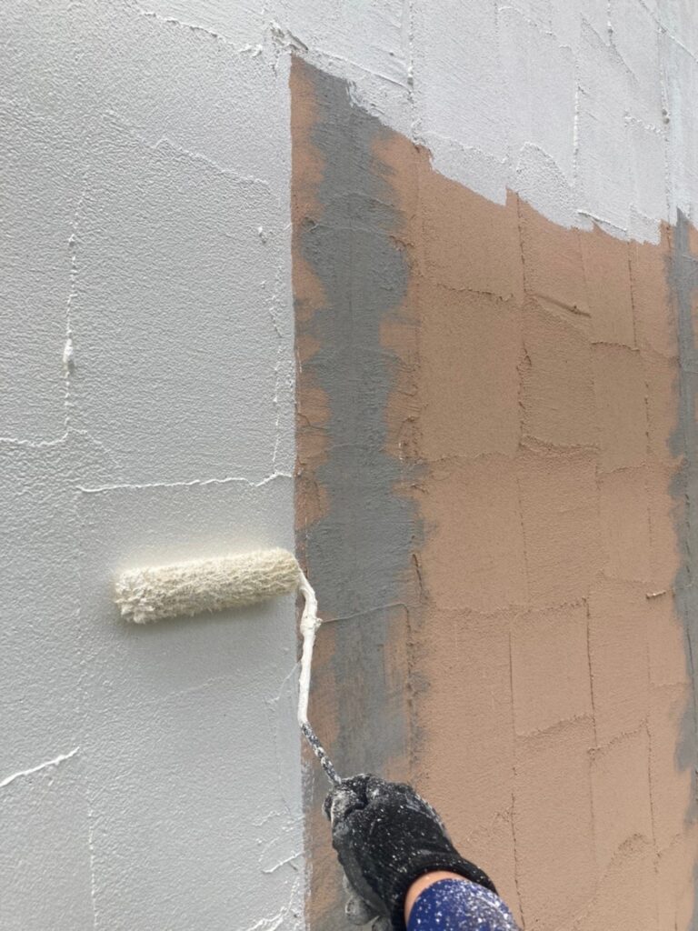 福岡県飯塚市 O様邸【住宅塗装】作業工程:外壁塗装の下塗り2回目 写真4