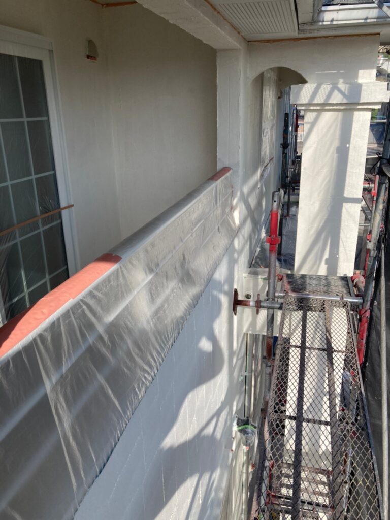 福岡県飯塚市 O様邸【住宅塗装】作業工程:外壁塗装の下塗り2回目 写真6