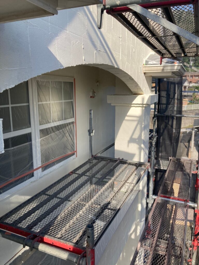 福岡県飯塚市 O様邸【住宅塗装】作業工程:外壁塗装の下塗り2回目 写真7