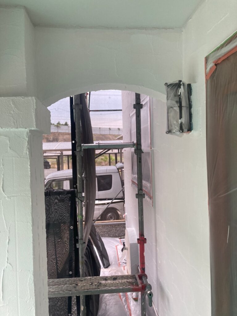 福岡県飯塚市 O様邸【住宅塗装】作業工程:外壁塗装の下塗り3回目 写真10