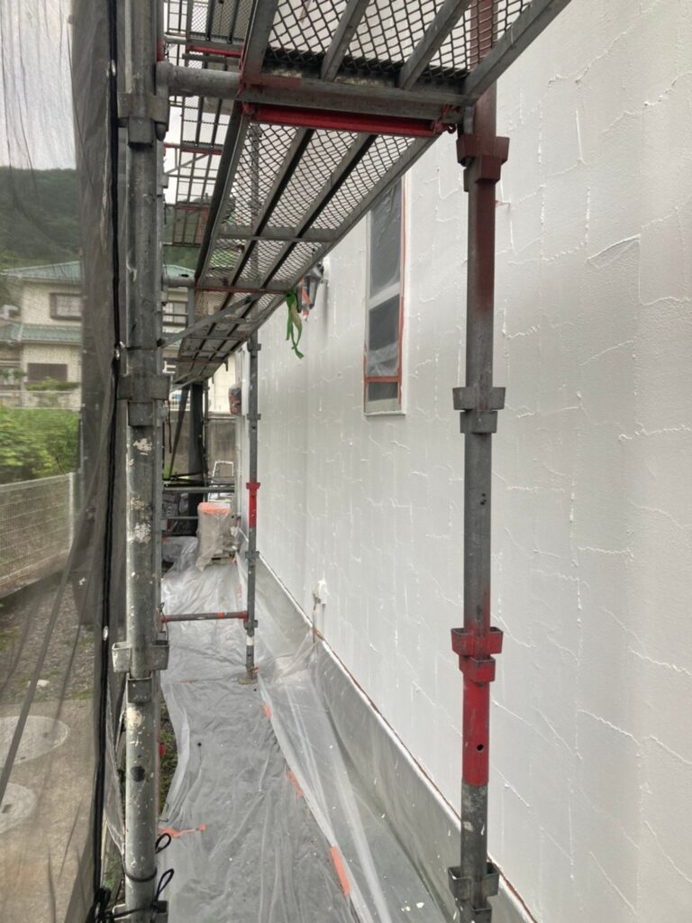 福岡県飯塚市 O様邸【住宅塗装】作業工程:外壁塗装の下塗り3回目 写真5