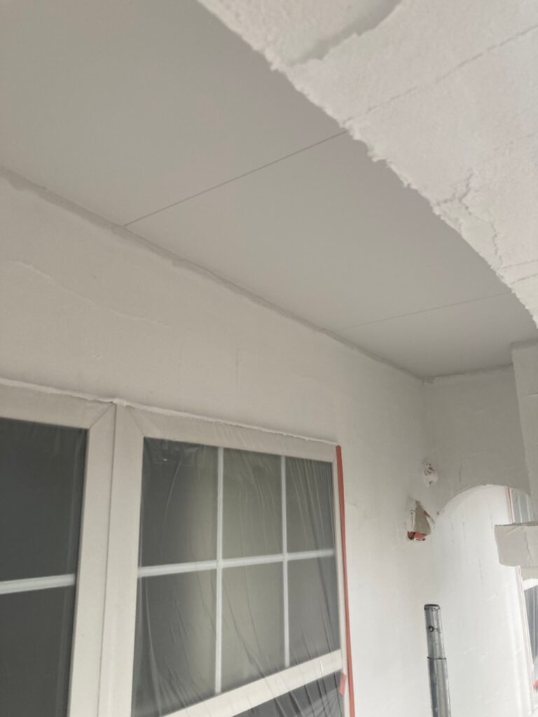 福岡県飯塚市 O様邸【住宅塗装】作業工程:軒天塗装 写真5