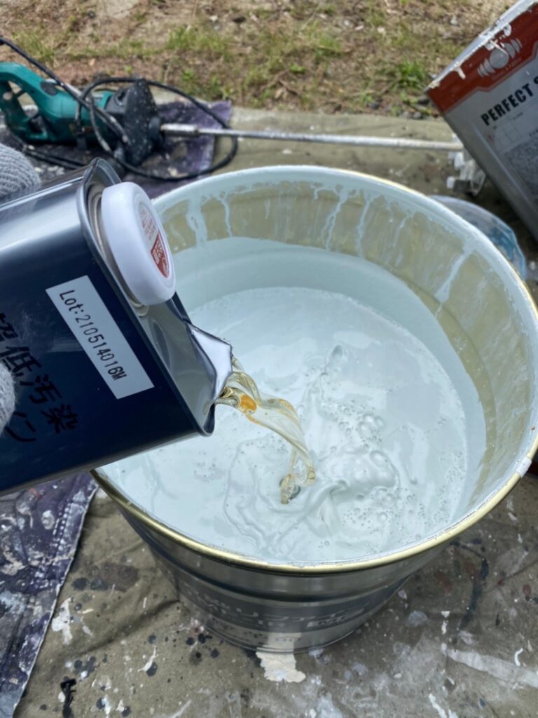 福岡県飯塚市 O様邸【住宅塗装】作業工程:外壁塗装の中塗り 写真2