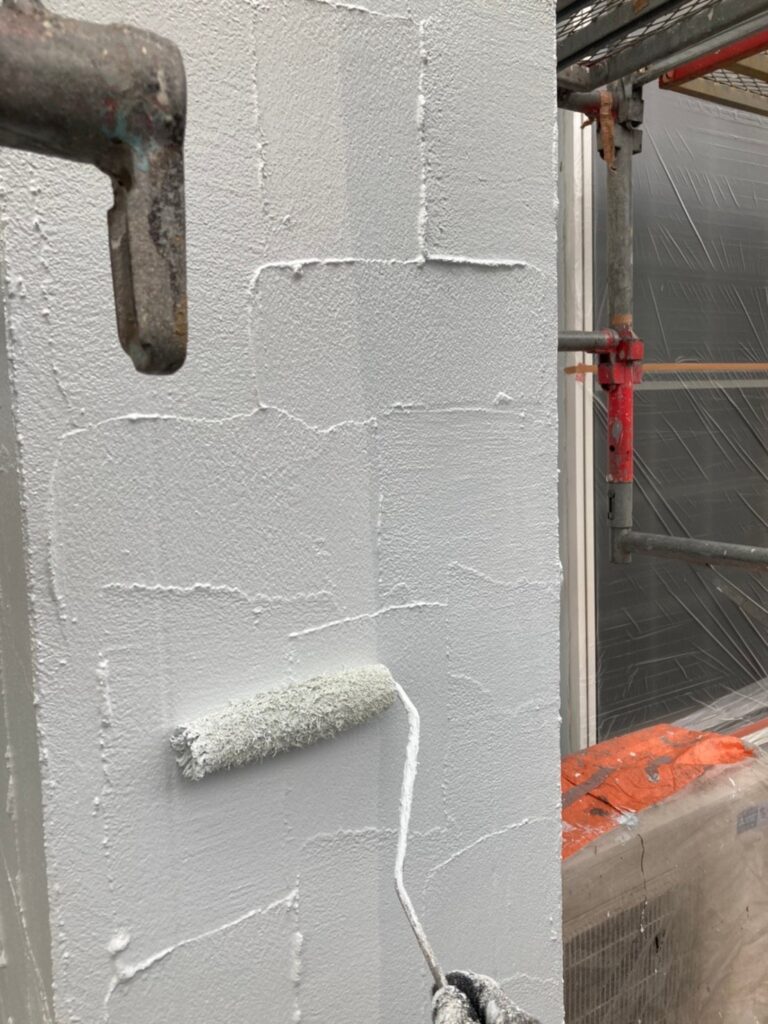 福岡県飯塚市 O様邸【住宅塗装】作業工程:外壁塗装の上塗り 写真2