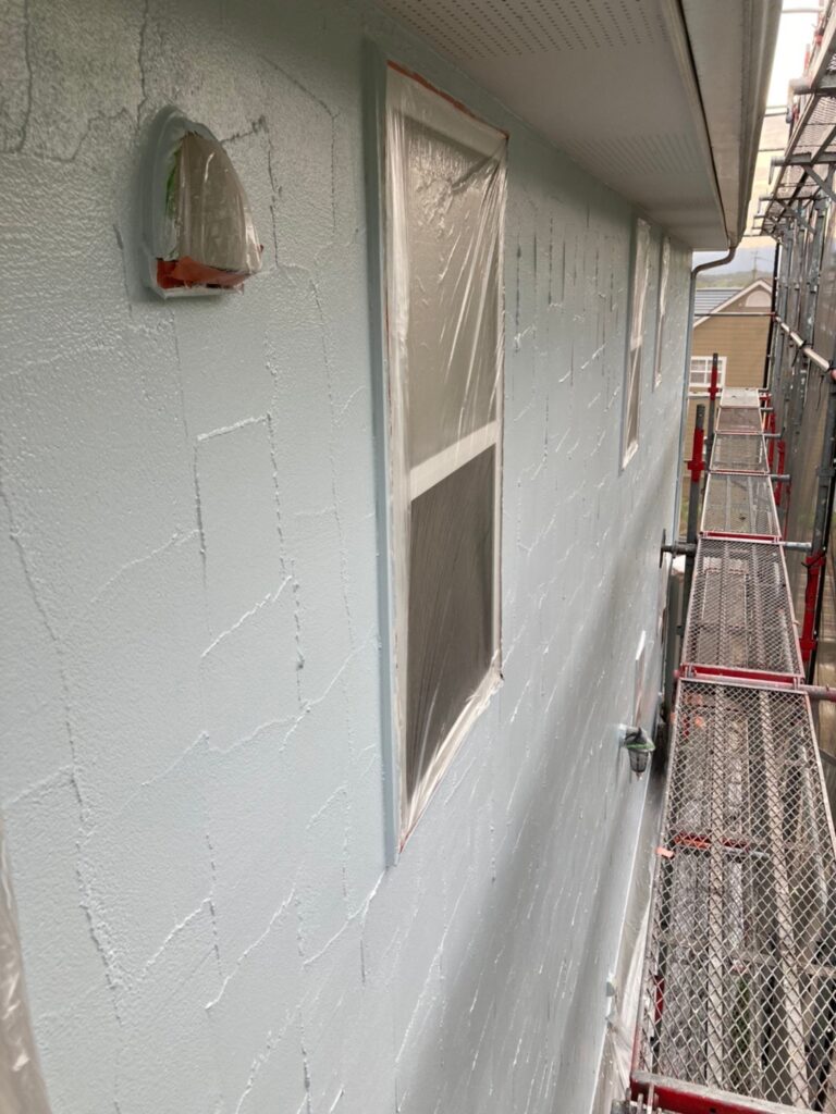 福岡県飯塚市 O様邸【住宅塗装】作業工程:外壁塗装の上塗り 写真6