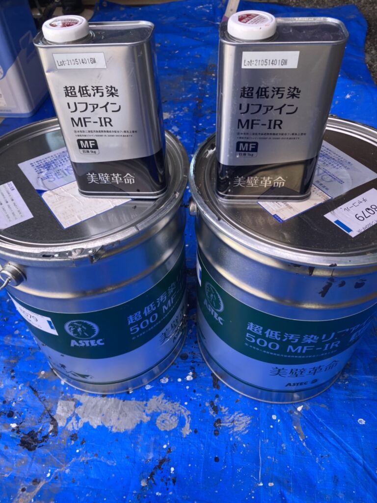 福岡県飯塚市 O様邸【住宅塗装】作業工程:屋根塗装の中塗り・縁切り・上塗り 写真1