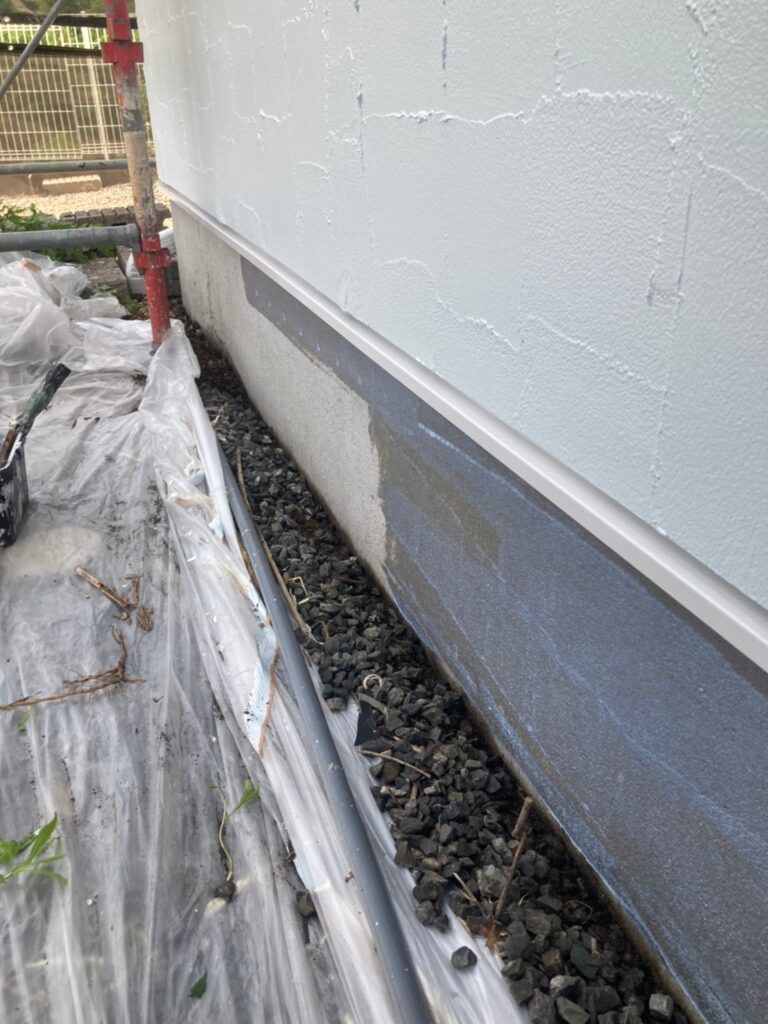 福岡県飯塚市 O様邸【住宅塗装】作業工程:基礎巾木塗装・タッチアップ・清掃 写真2