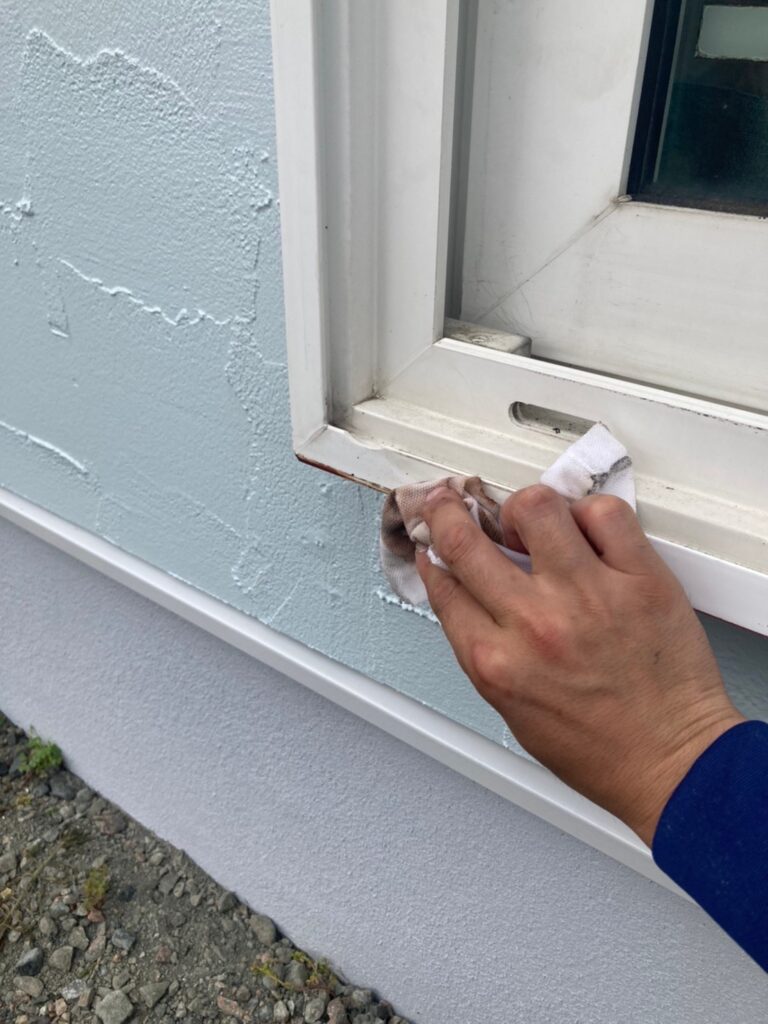 福岡県飯塚市 O様邸【住宅塗装】作業工程:基礎巾木塗装・タッチアップ・清掃 写真10