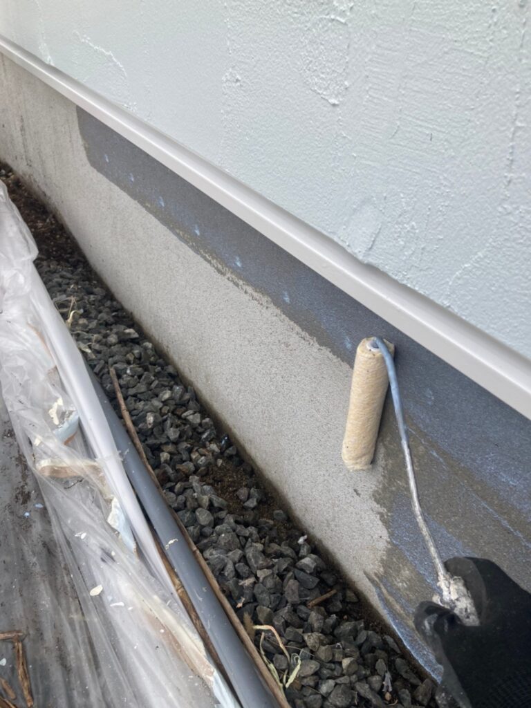 福岡県飯塚市 O様邸【住宅塗装】作業工程:基礎巾木塗装・タッチアップ・清掃 写真1