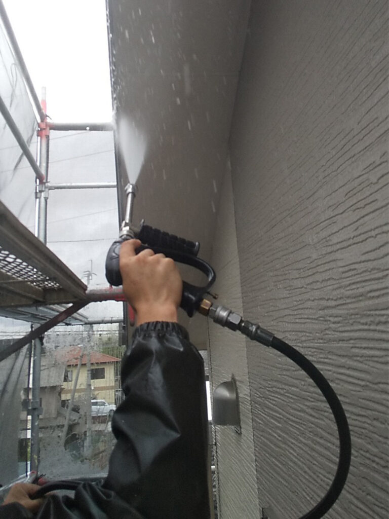 福岡県太宰府市 J様邸【住宅塗装】作業工程:高圧洗浄 写真3